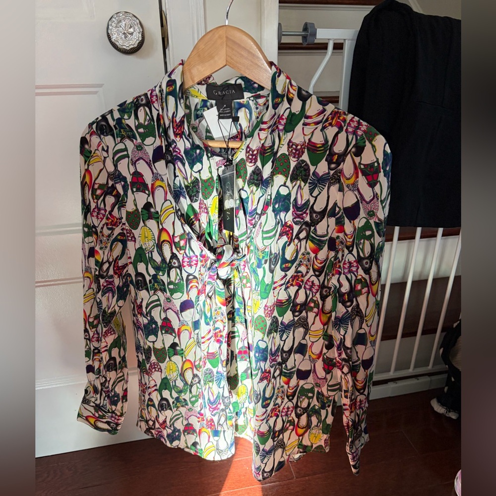 NWT GRACIA- Vibrant Shoe-Patterned 👠Women's Blouse